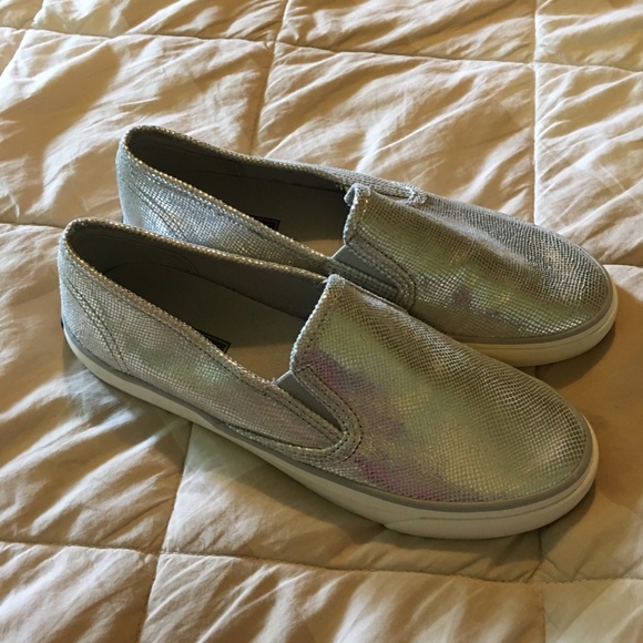NWT Sperry Top-Sider Silver Metallic Leather Slip-on Shoes Size 8 - Picture 2 of 11